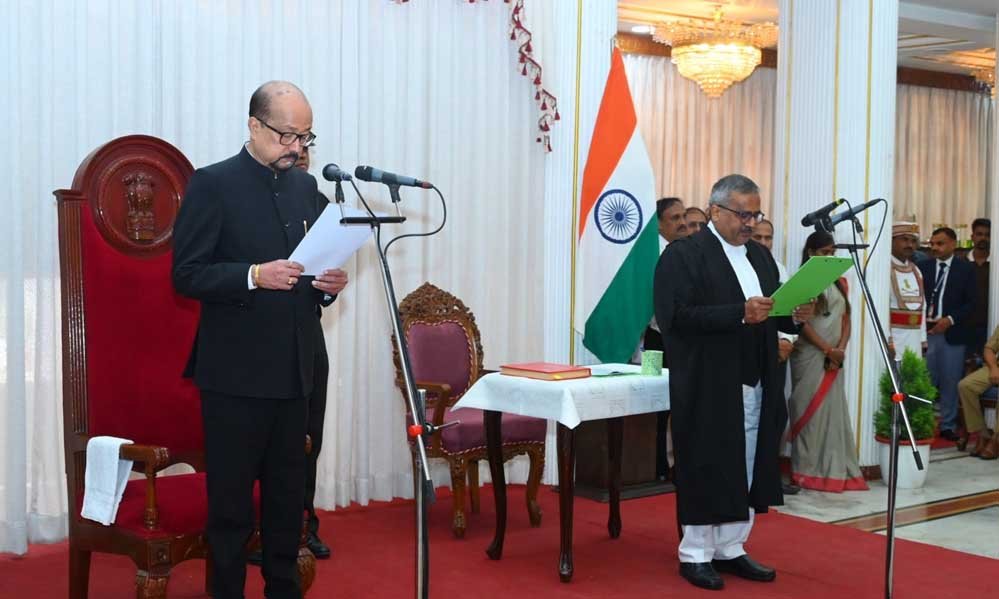 CG हाईकोर्ट के नए मुख्य न्यायाधीश बने कृष्न राम महापात्र, राज्यपाल डेका ने दिलाई शपथ 1 7A 181