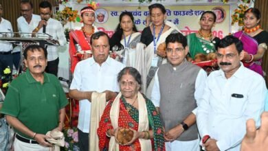‘शिक्षक ही गढ़ते हैं राष्ट्र का भविष्य’, टंक राम वर्मा ने कहा- गुरु का कर्ज कभी नहीं चुकाया जा सकता 2 8A 53 1