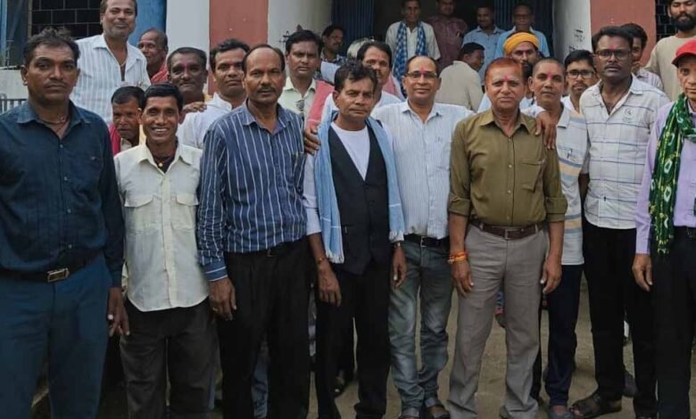 पंधी में महरा वस्त्रकार समाज की अहम बैठक, आसपास के कई गांवों से पहुंचे समाजजन; संगठन को मजबूत करने पर मंथन 7 9A 209