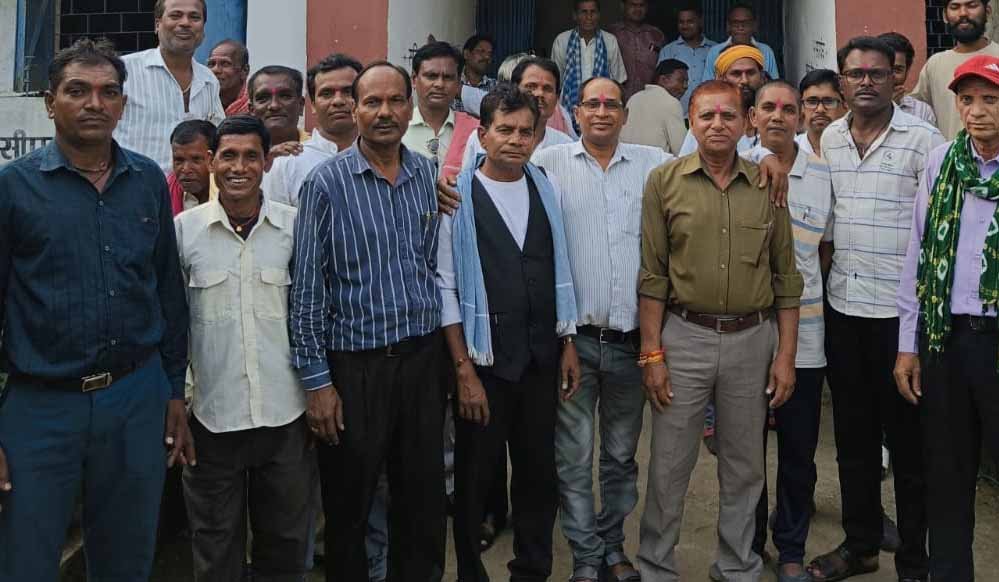 पंधी में महरा वस्त्रकार समाज की अहम बैठक, आसपास के कई गांवों से पहुंचे समाजजन; संगठन को मजबूत करने पर मंथन 1 9A 209