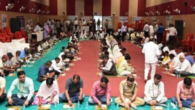 नेवता भोज में दिखी सामाजिक समरसता की मिसाल, एक साथ बैठे बैगा पुजारी, जनप्रतिनिधि और अधिकारी 3 BVhoj