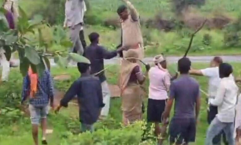 जंगल में अतिक्रमण की जांच करने गई टीम का ग्रामीणों से विवाद, हुई झूमाझटकी 4 Chhattisgarh News 01 2 15