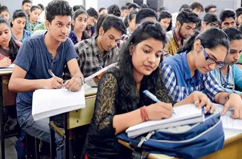 पढ़ाई के साथ प्रतियोगी परीक्षाओं की तैयारी, नारायणपुर में छात्रों के लिए नई पहल 1 Chhattisgarh News 03 3 1