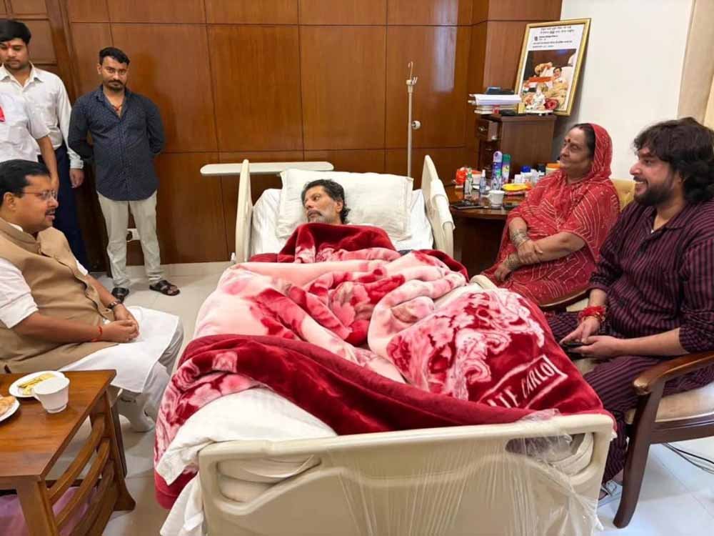 किरण सिंह देव से मिलने पहुंचे BJP अध्यक्ष नितिन नबीन, डॉक्टरों से ली उपचार की जानकारी 1 Chhattisgarh News 06 2 2