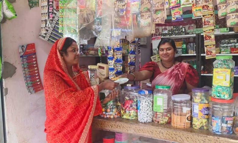 सेवा संकल्प अभियान: प्रधानमंत्री श्री नरेन्द्र मोदी के ‘लखपति दीदी’ संकल्प से आत्मनिर्भरता की राह पर रानू कैवर्त 4 Lakh 01