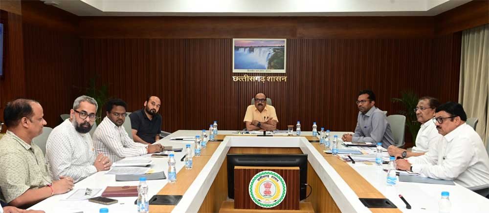 ग्रामोद्योग विभाग के अधिकारियों ने तकनीकी वस्त्र मिशन के संबंध में दिया प्रस्तुतिकरण 1 Mukhya 01