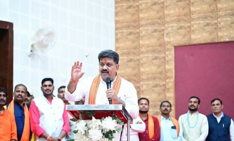 लोकतांत्रिक जिम्मेदारी का नया अध्याय, विजय शर्मा ने नवनिर्वाचित पदाधिकारियों को दिलाई शपथ 5 Vijay