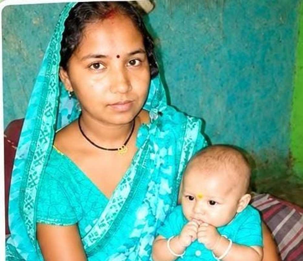 मिनीमाता महतारी जतन योजना: रेजा मजदूरी से बच्चों के उज्ज्वल भविष्य की राह पर सुनीता 1 bacha 01