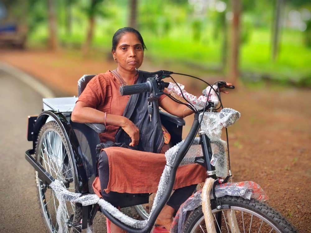 सहारे से आत्मनिर्भरता की ओर कदम, तीन दिव्यांगजनों को मिली ट्राईसिकल 1 dIVYAN 05