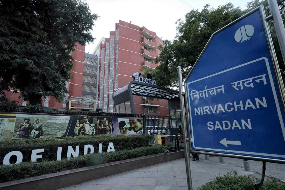 वोटर लिस्ट अपडेट पर EC का बड़ा फैसला, Form-6 के साथ अतिरिक्त डिक्लेरेशन की जरूरत नहीं 1 election commission of india72 4