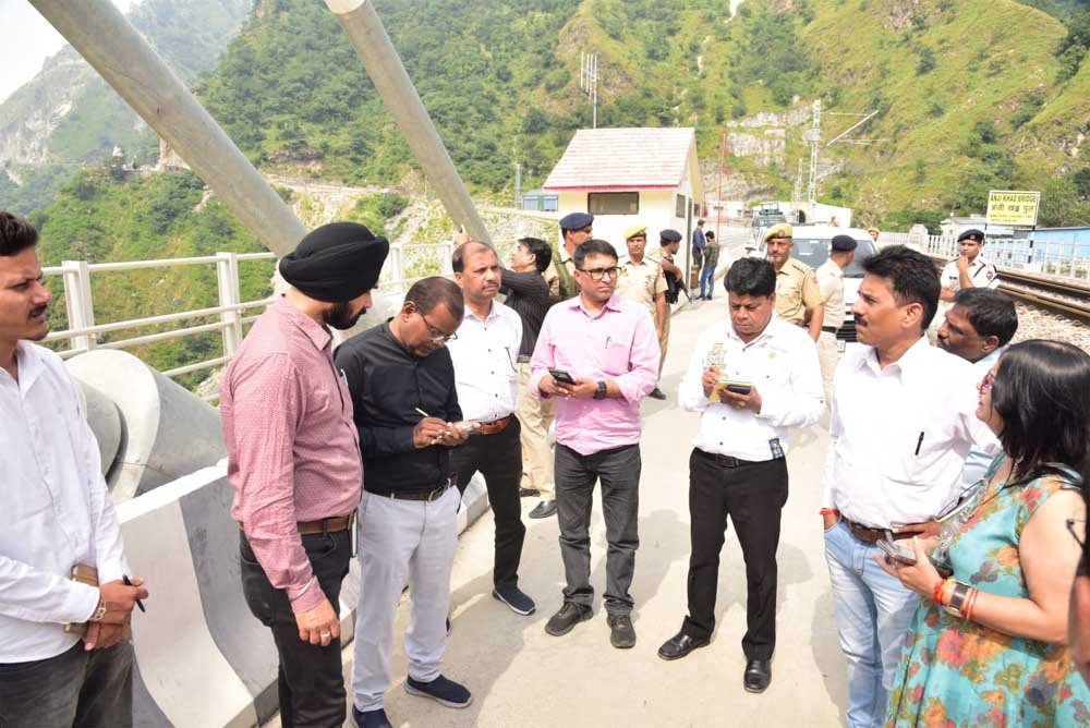 सलाल जलविद्युत परियोजना पहुंचा पत्रकार दल, 690 मेगावाट क्षमता वाले प्रोजेक्ट का लिया जायजा 1 jAMMU 02