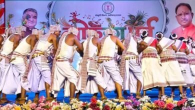 लोकगीत, नृत्य और सरहुल-करमा की थाप ने बांधा समां, रंगारंग अंदाज में हुआ लोकरंग पर्व का समापन 2 lOKRANG