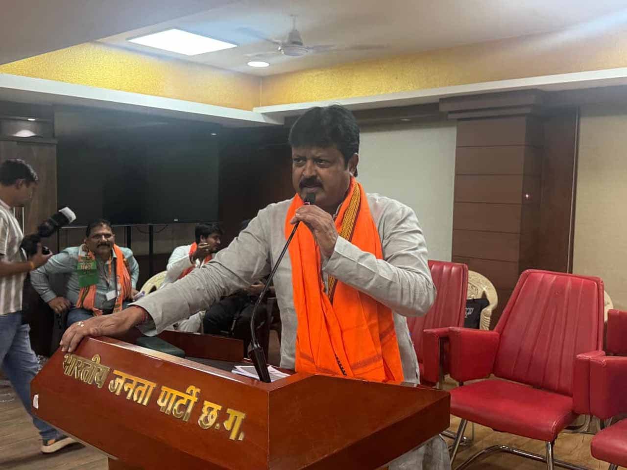 प्रधानमंत्री नरेंद्र मोदी के 25 वर्षों की जनसेवा की यात्रा कार्यकर्ताओं के लिए प्रेरणास्रोत - संजय श्रीवास्तव 1 sanjay shrivastava