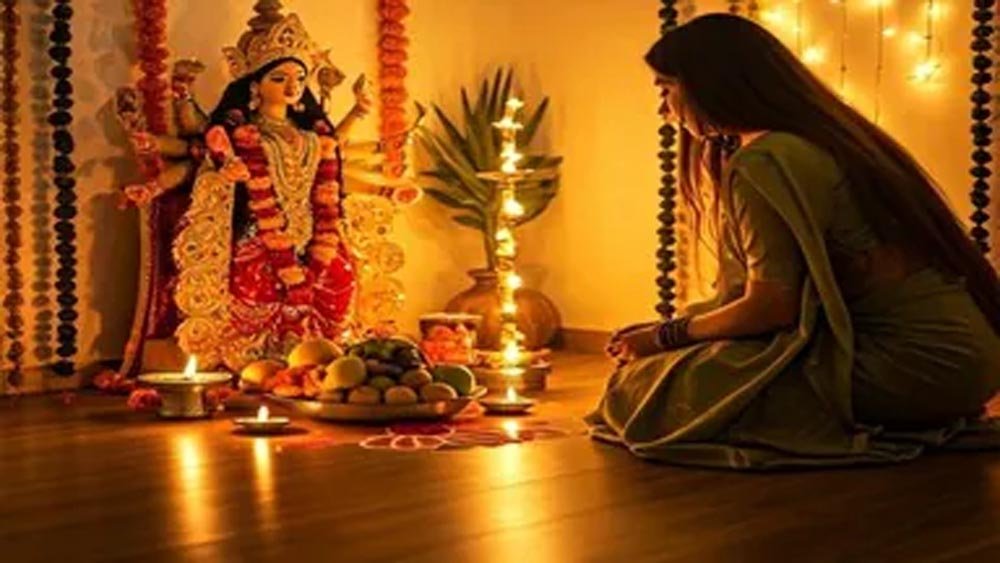 शारदीय नवरात्रि से पहले कर लें घर की सफाई, किचन से मंदिर तक इन चीजों को हटाना न भूलें 1 127 3