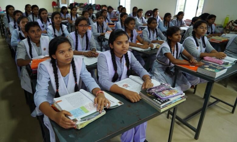 9 एमबीबीएस, 2 बीडीएस और एनआईटी रायपुर में 2 बीटेक दाखिले; पहली पीढ़ी के डॉक्टर और इंजीनियर बनने की ओर बढ़े छात्र 5 130 3