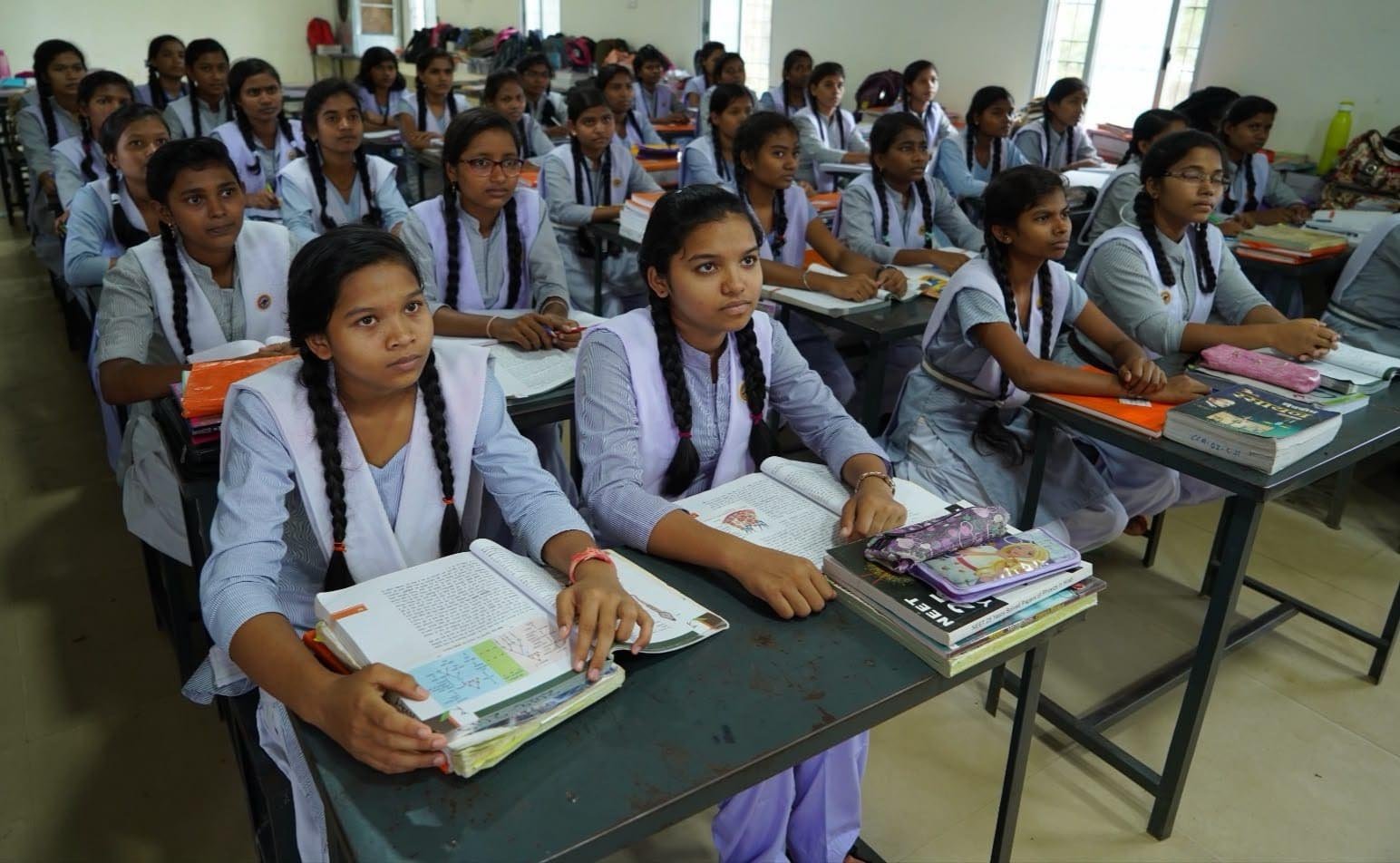 9 एमबीबीएस, 2 बीडीएस और एनआईटी रायपुर में 2 बीटेक दाखिले; पहली पीढ़ी के डॉक्टर और इंजीनियर बनने की ओर बढ़े छात्र 1 130 3