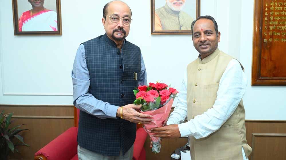 राज्यपाल डेका से छत्तीसगढ़ रेड क्रॉस समिति के अध्यक्ष ने की सौजन्य भेंट 1 15A 151