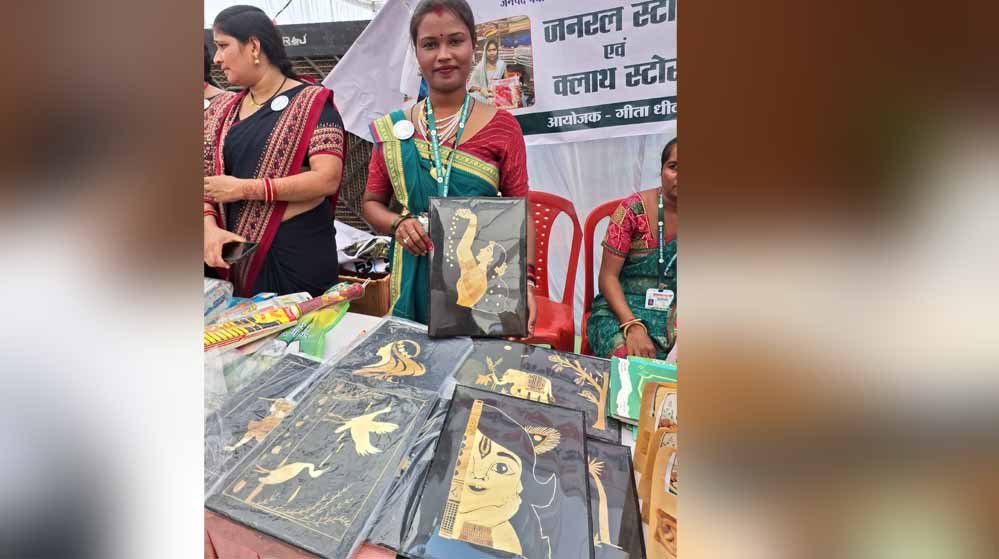 धान के पैरे से धनेश्वरी ने गढ़ी आत्मनिर्भरता की नई पहचान, कला को बनाया कमाई का जरिया 1 15A 163