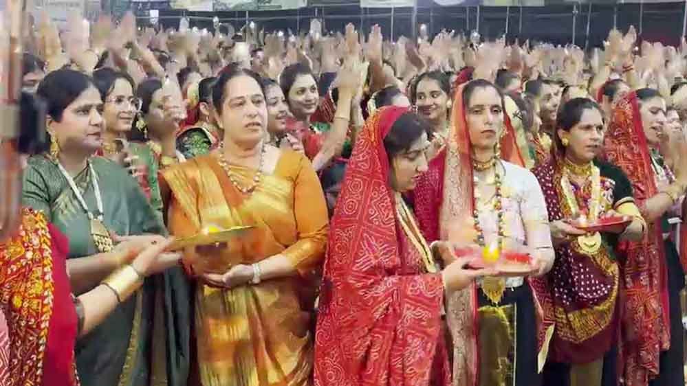 द्वारकाधीश से जुड़ी आस्था और परंपरा, अहीर गरबा महोत्सव में दिखा सोने का वैभव 1 20A 11 2
