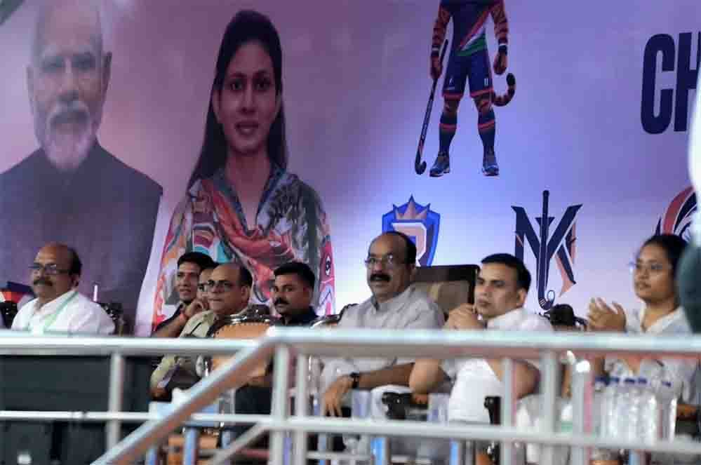 हॉकी स्टेडियम में खिलाड़ियों से मिले उप मुख्यमंत्री अरुण साव, बढ़ाया मनोबल 1 24A 1 2