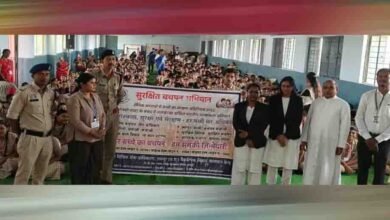 ‘हर बच्चे का बचपन, हम सबकी जिम्मेदारी’, 42 न्यायाधीशों ने विद्यार्थियों को किया जागरूक; सुरक्षा के बताए तरीके 2 28A 104