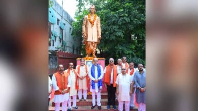 राज्यपाल डेका की पदयात्रा में गूंजा नशा मुक्ति का संदेश, गांधी-शास्त्री को दी श्रद्धांजलि 2 2A146