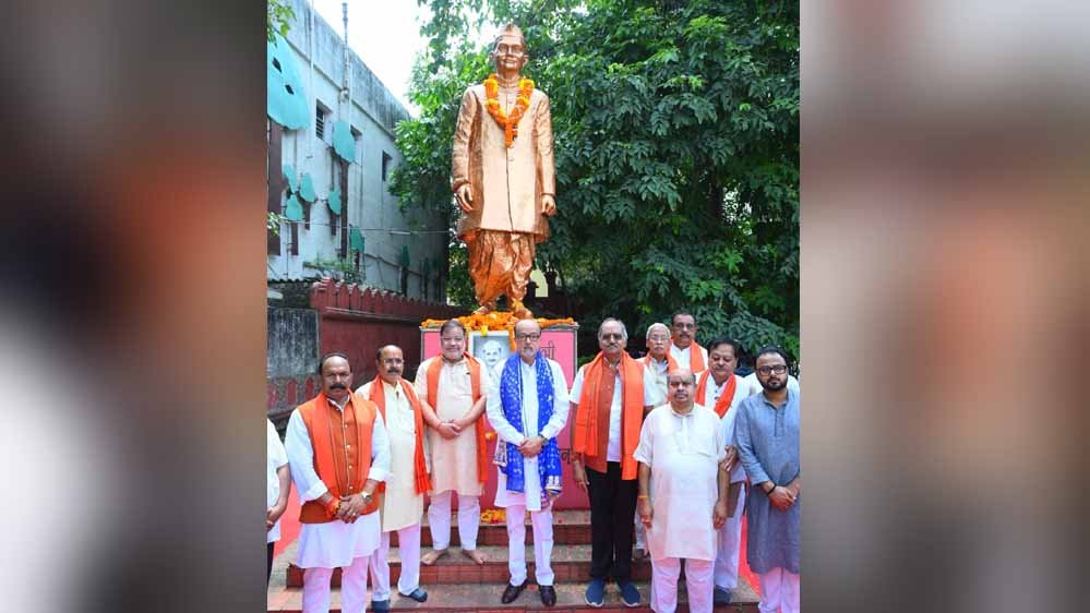 राज्यपाल डेका की पदयात्रा में गूंजा नशा मुक्ति का संदेश, गांधी-शास्त्री को दी श्रद्धांजलि 1 2A146