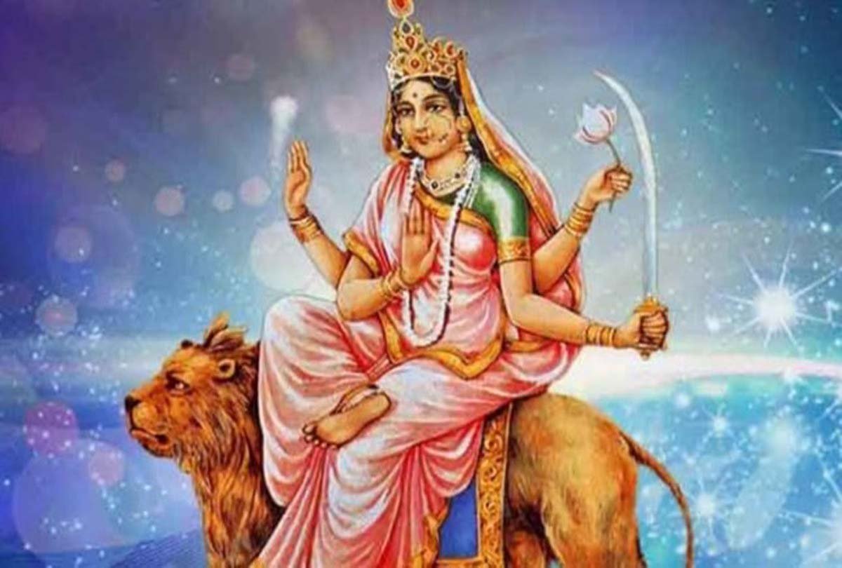 Shardiya Navratri Day 6: मां कात्यायनी ने कैसे किया महिषासुर का वध? जानें कथा, मंत्र और पूजा का महत्व 1 58 13
