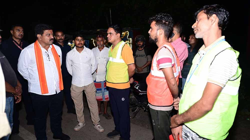कवर्धा-बेमेतरा रोड पर पशुओं का जमावड़ा देख विजय शर्मा सख्त, अधिकारियों की लगाई क्लास 1 7A 173 1