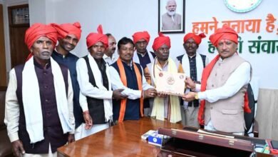बस्तर सांसद महेश कश्यप के नेतृत्व में बस्तर दशहरा समिति के प्रतिनिधिमंडल ने मुख्यमंत्री से की सौजन्य मुलाकात 1 9A 7 2