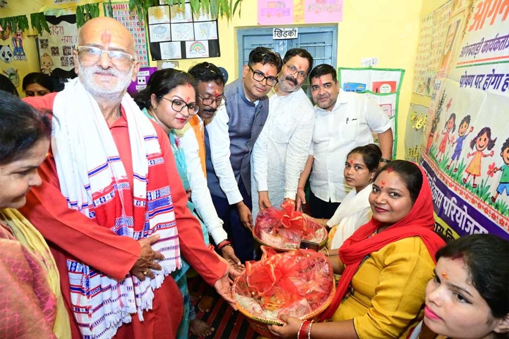 आंगनबाड़ी कार्यकर्ताओं, सहायिकाओं और मितानिनों का किया सम्मान, गर्भवती महिलाओं की हुई गोदभराई 1 APNA