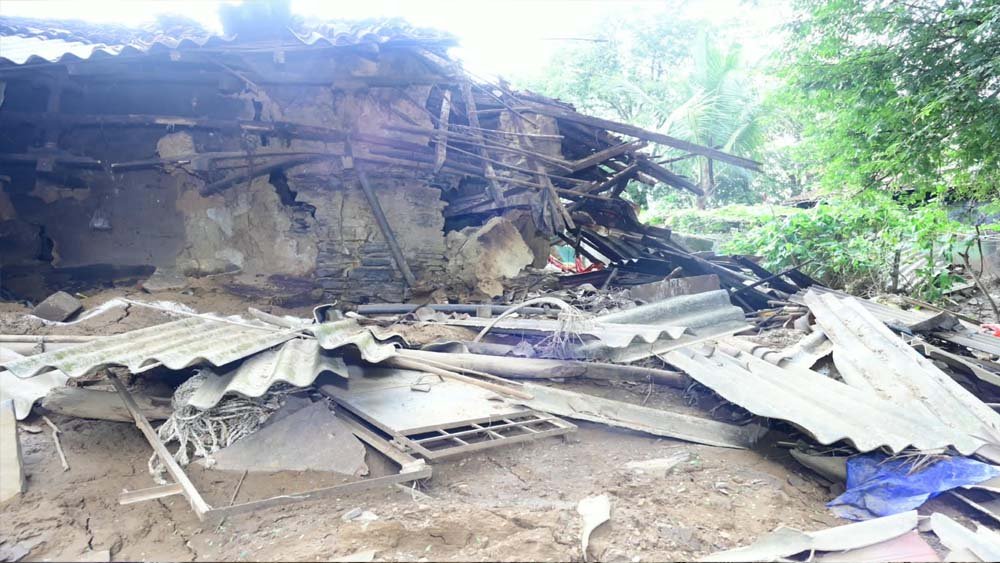 बस्तर में किसानों का विरोध, मुआवजे के सर्वे से असंतुष्ट किसानों ने टीम को लौटाया 1 Chhattisgarh News 04 3 11