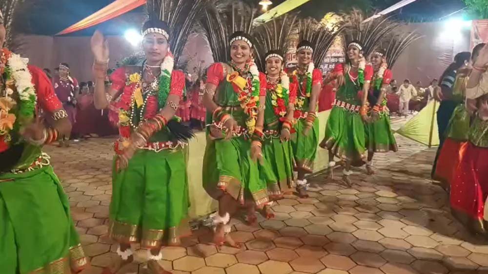 बलौदाबाजार में लोक कलाकारों ने बिखेरी छत्तीसगढ़ी संस्कृति की छटा, सुआ नृत्य ने जीता दिल 1 Chhattisgarh News 05 3 25