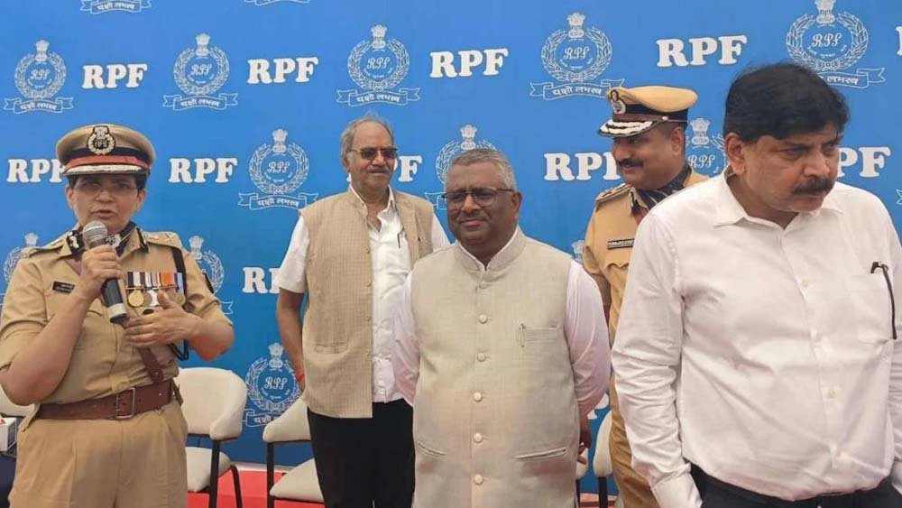 RPF के 42वें स्थापना दिवस पर दिखा अनुशासन और शौर्य, सेगवे दस्ते की परेड बनी आकर्षण का केंद्र 1 Chhattisgarh News 07 3 8