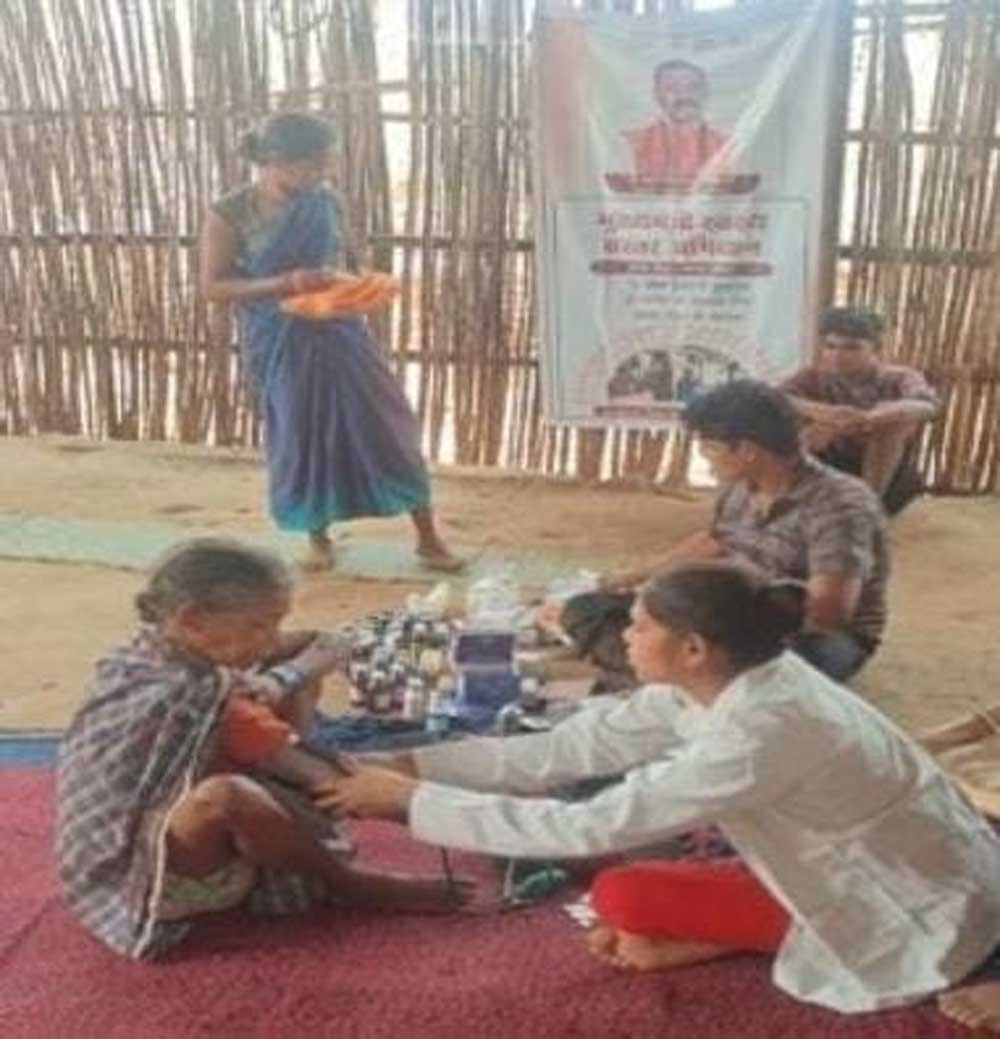 सेवा, समर्पण और जिजीविषा की मिसाल सात बार नदियां पार कर स्वास्थ्य दल पहुंचा तुमेरादी 1 Cmmmmmmmmm