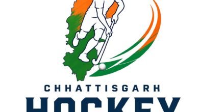 ओलंपियन और दिग्गज खिलाड़ियों के बीच दम दिखा रहीं टीमें, पूर्व भारतीय कप्तान सरदार सिंह बढ़ा रहे खिलाड़ियों का उत्साह 2 HOCKY 0555 1