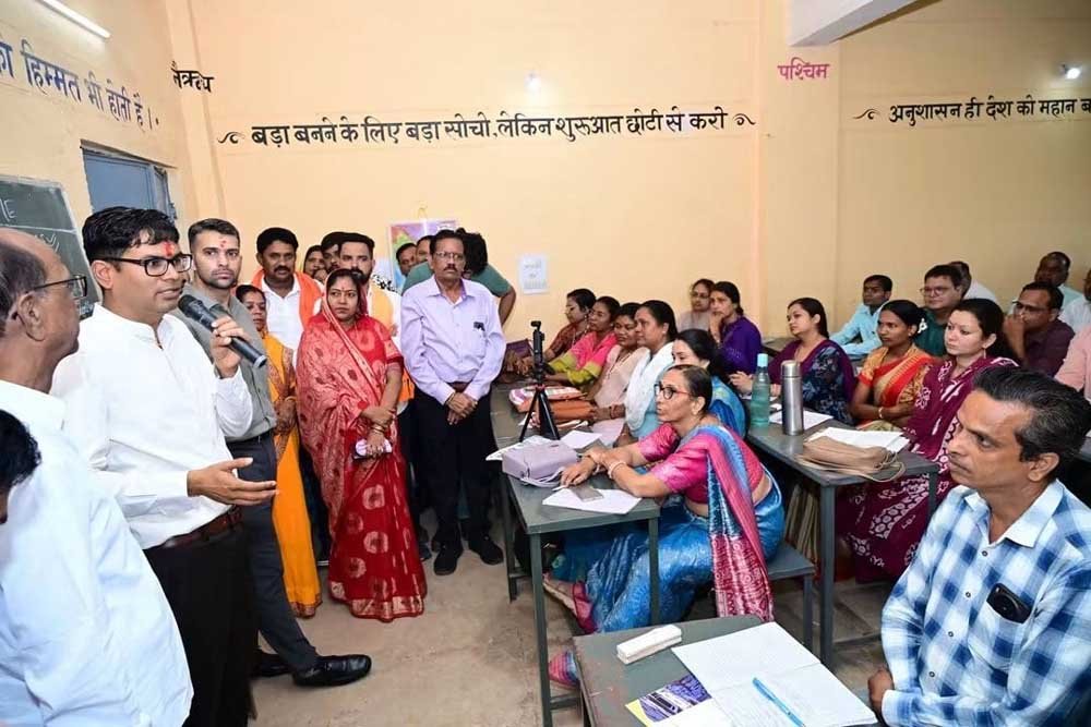 विकसित भारत-2047 की कल्पना को बच्चों ने रंगों में उकेरा, विजेता विद्यार्थियों को किया गया सम्मानित 1 Op 0333