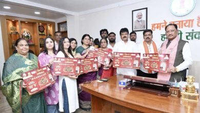 मुख्यमंत्री विष्णु देव साय एवं उपमुख्यमंत्री विजय शर्मा ने किया संकल्प नवरात्रि एवं रास गरबा उत्सव के पोस्टर का विमोचन 5 Ripur