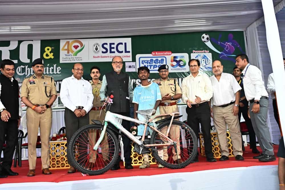 खेलों से मिलती है शारीरिक मजबूती, अनुशासन और करियर की नई राह -राज्यपाल रमेन डेका 1 Theka 06