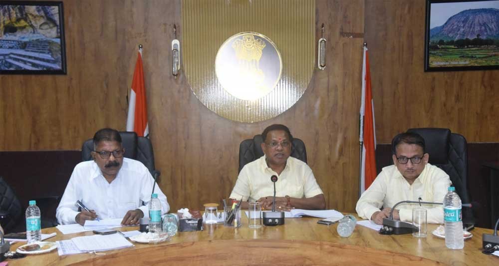 संभागायुक्त नरेन्द्र कुमार दुग्गा ने खरीफ 2026 एवं रबी 2026-27 की कार्ययोजना की समीक्षा की 1 cg dpr