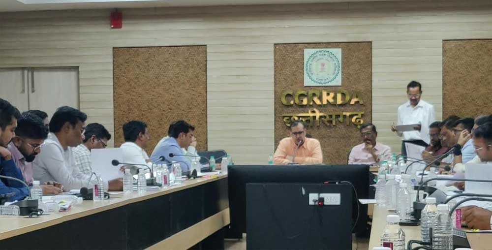 सड़क निर्माण में लापरवाही पर कार्यपालन अभियंता के विरुद्ध कार्रवाई और उप अभियंता को निलंबित करने के निर्देश 1 diwali 08