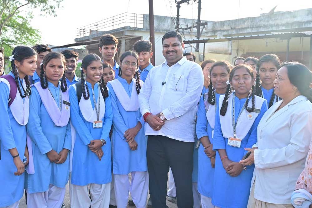 स्वामी आत्मानंद स्कूल सेलूद में बनेगा साइकिल स्टैंड, बाउंड्रीवाल और वॉलीबॉल ग्राउंड 1 gajendra 01 2