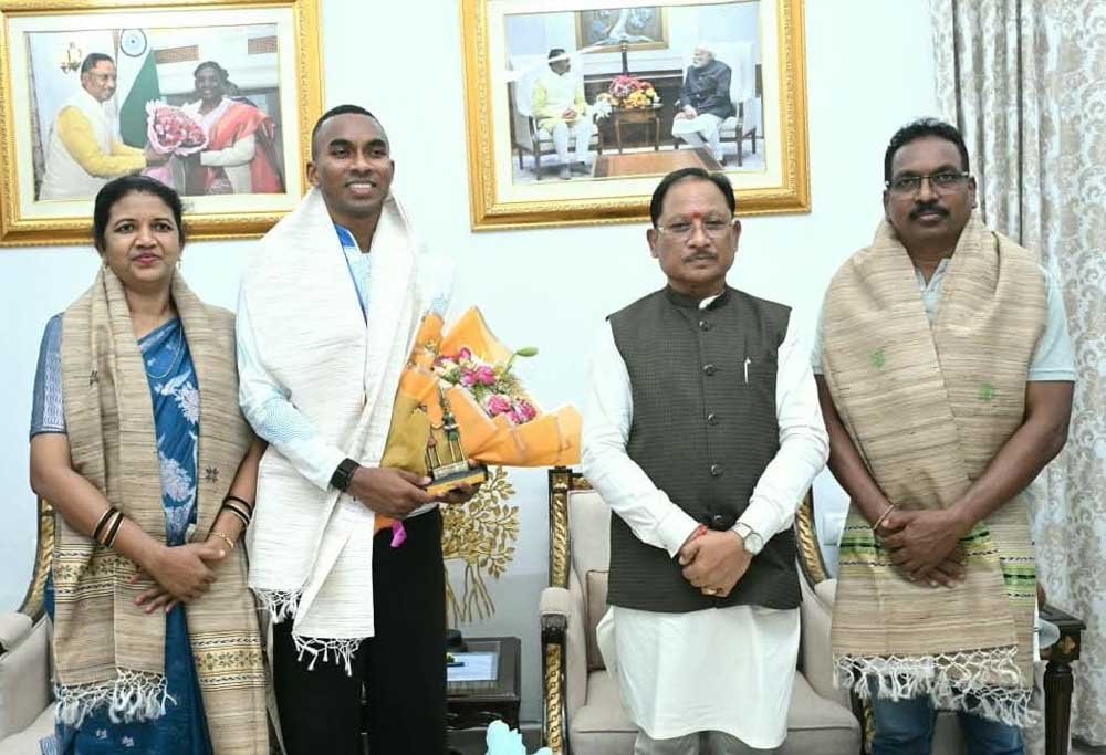 जशपुर के ग्राम घुईटांगर के अनिमेष ने एशियन गेम्स की 4×100 मीटर मिक्स्ड रिले में जीता कांस्य पदक 1 khiladi 066 1