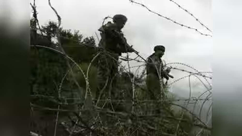 LoC पर सुरक्षा बलों की कार्रवाई, लश्कर कमांडर समेत 4 ढेर 1 loc1