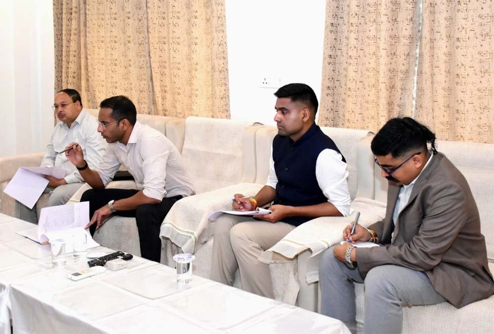 बारिश में रूके कार्यों को शीघ्र प्रारंभ करने तथा कार्यों में तेजी लाने कहा 1 lok2