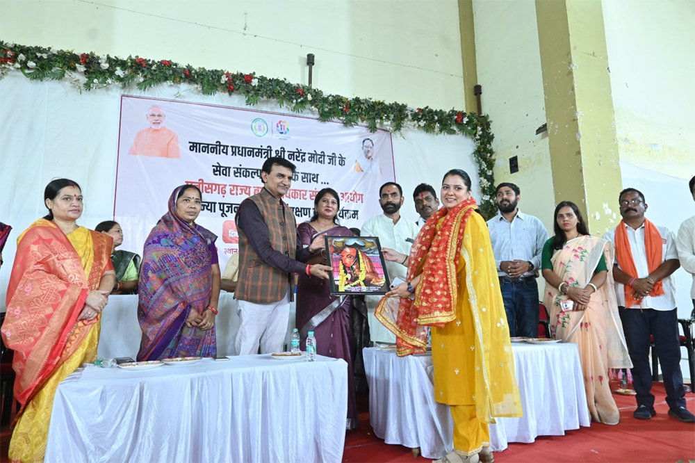 हर बेटी को स्वस्थ और सुरक्षित बचपन देना आयोग का लक्ष्य :- डॉ. वर्णिका शर्मा 1 raipur2