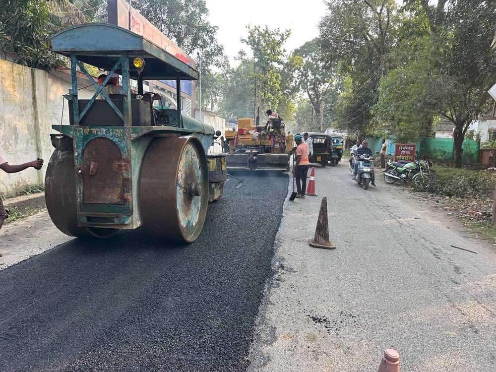 सड़कों की बदहाली दूर करने में जुटा PWD, उप मुख्यमंत्री अरुण साव ने दिए त्वरित कार्रवाई के निर्देश 1 road 066 1