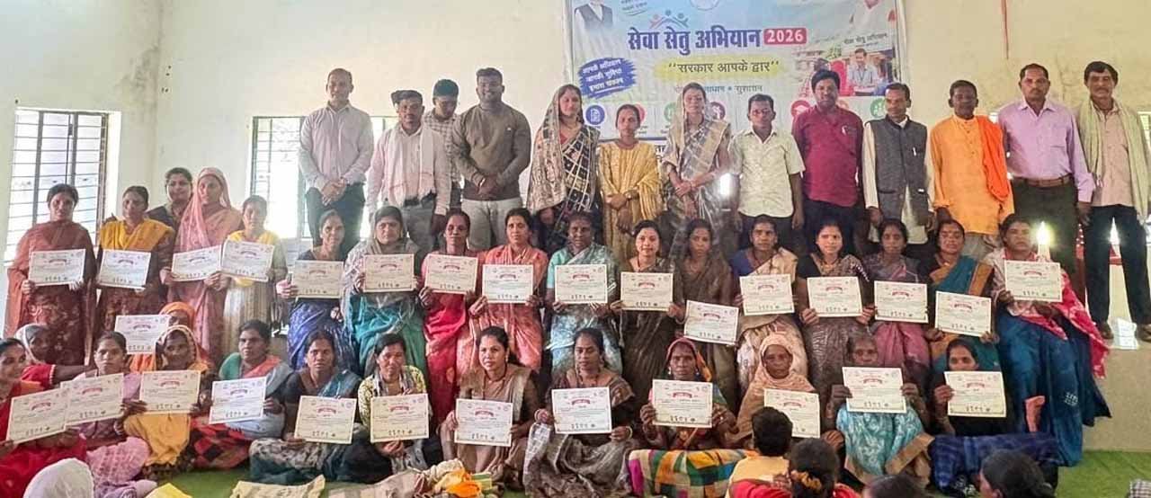 नारायणपुर में 'सेवा संकल्प' की अनूठी मिसाल: छोटेडोंगर और कोहकामेटा के सेवा सेतु शिविरों में 331 ग्रामीण हुए लाभान्वित 1 sewa setu 1