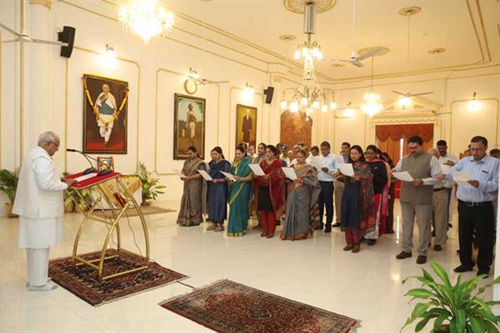 राज्यपाल पटेल ने दिलाई राष्ट्रीय एकता दिवस पर शपथ 1 shapt 066
