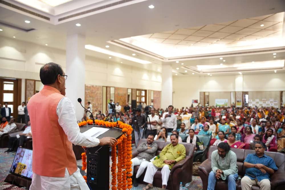 दाल-तेल मिल से फूड प्रोसेसिंग तक, महिलाएं बनें उद्यमी: शिवराज सिंह चौहान 1 shivraj2 3